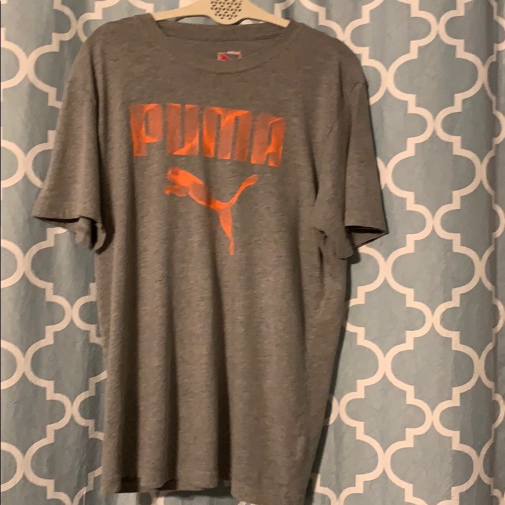 Men’s gray Puma  T-shirt.